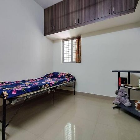 Comfy 2-Bedroom House In Sanjaynagar, Bengaluru ภายนอก รูปภาพ