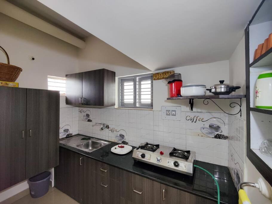 Comfy 2-Bedroom House In Sanjaynagar, Bengaluru ภายนอก รูปภาพ