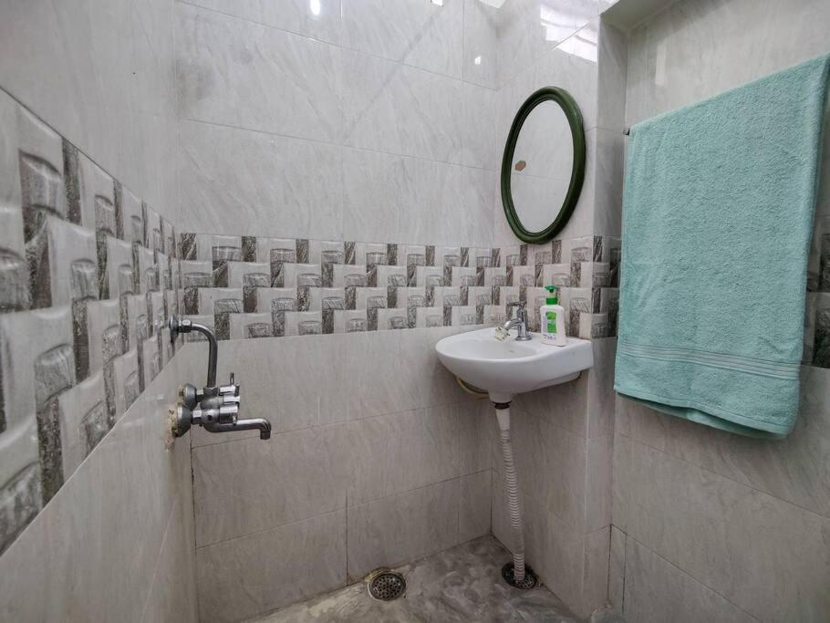 Comfy 2-Bedroom House In Sanjaynagar, Bengaluru ภายนอก รูปภาพ